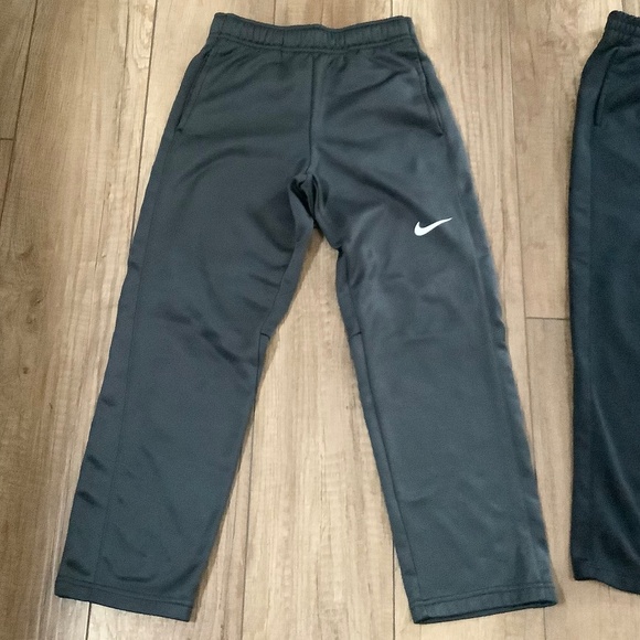 SOLD! Boys Sz Small Nike Therma-FIT Sweatpants Grey 699895-060 & Blk 853714-010 - Picture 2 of 16